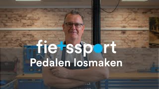 Pedalen losmaken monteren en afstellen [upl. by Aeneus]