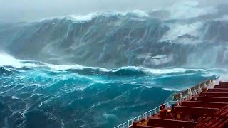 TOP 10 BARCOS AZOTADOS POR OLAS MONSTRUOSAS [upl. by Sholley118]